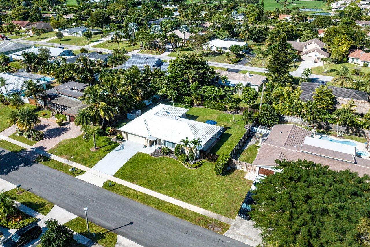 3255 Lakeview Boulevard