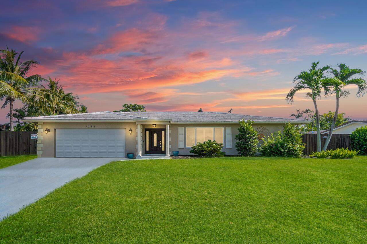 3255 Lakeview Boulevard