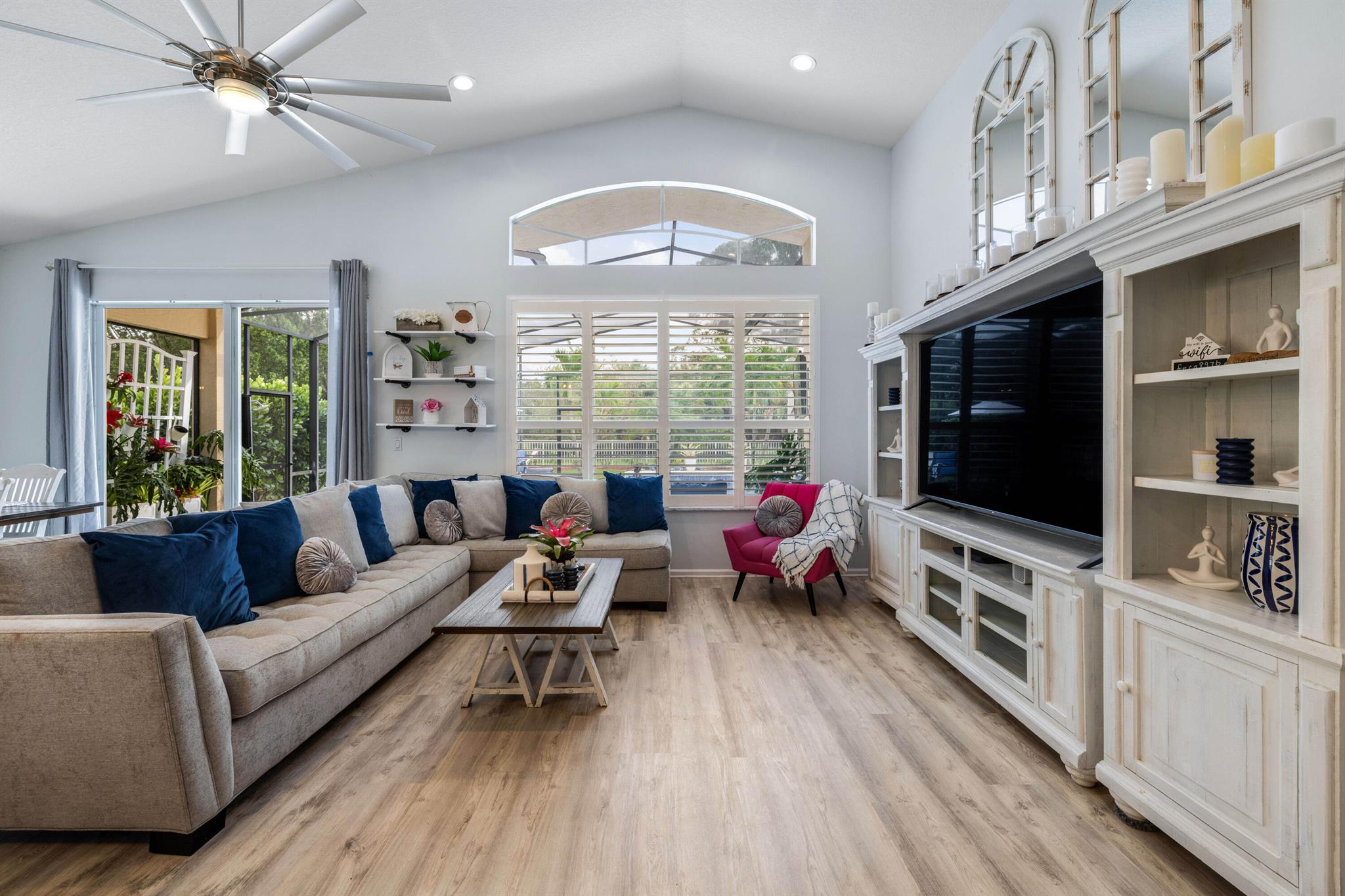 1582 SE Tradition Trace