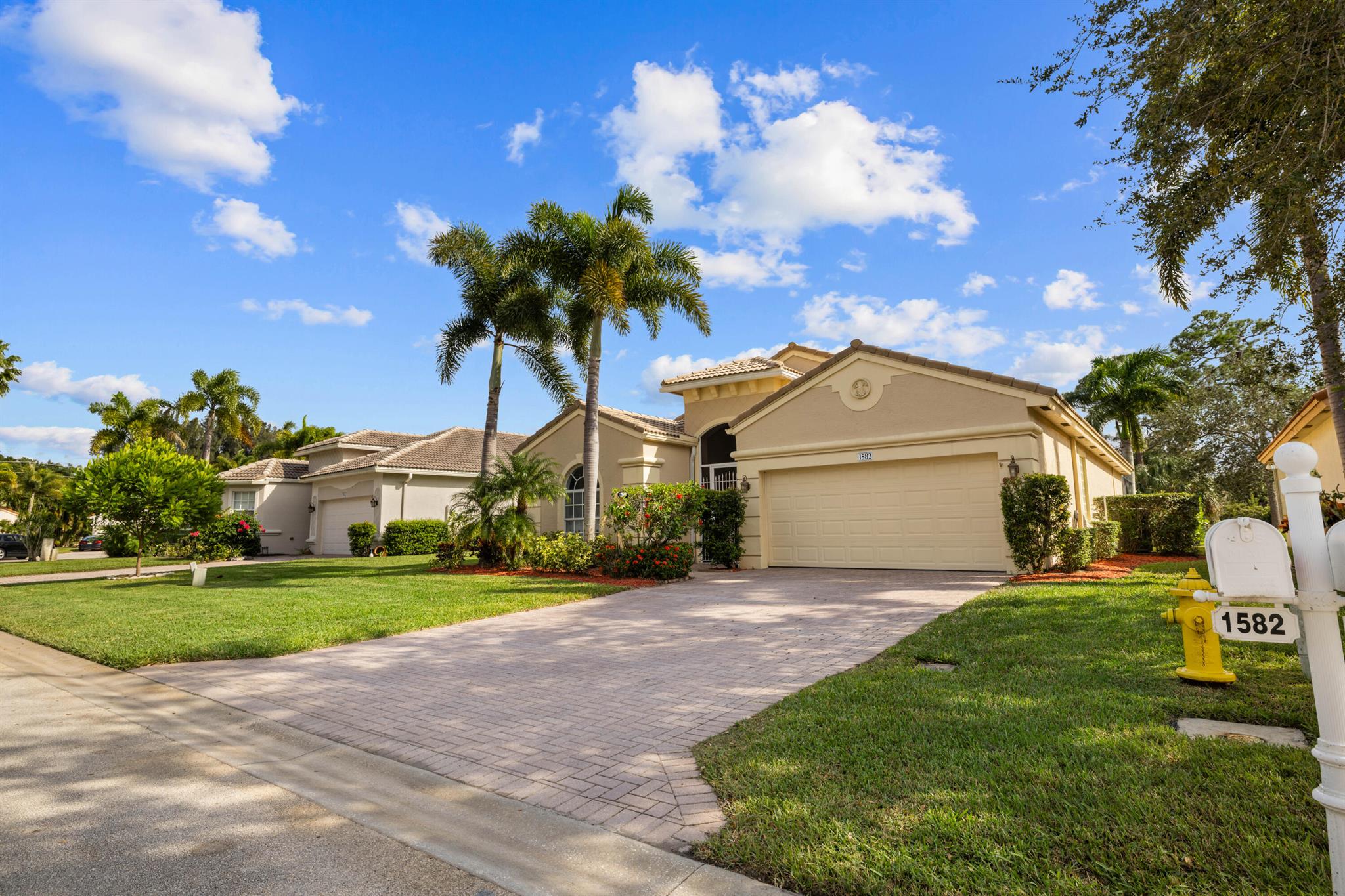 1582 SE Tradition Trace