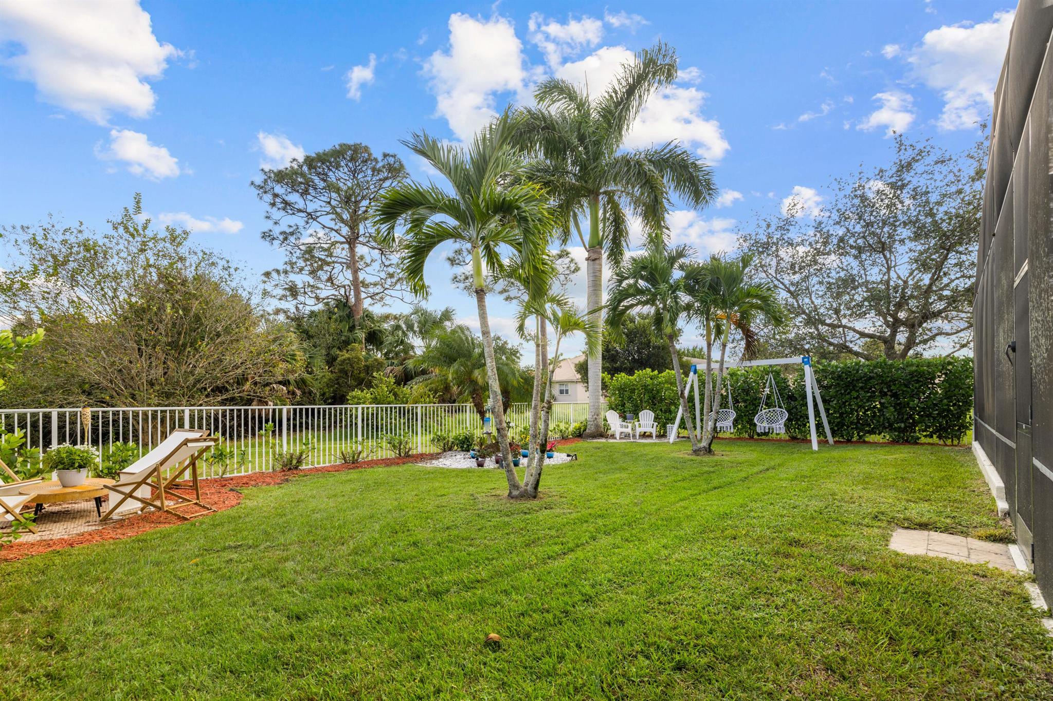 1582 SE Tradition Trace