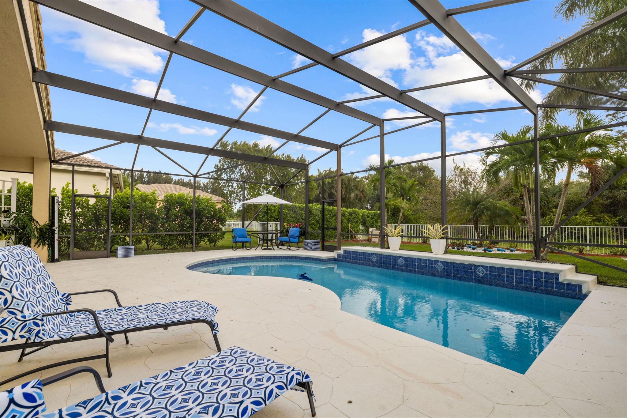 1582 SE Tradition Trace