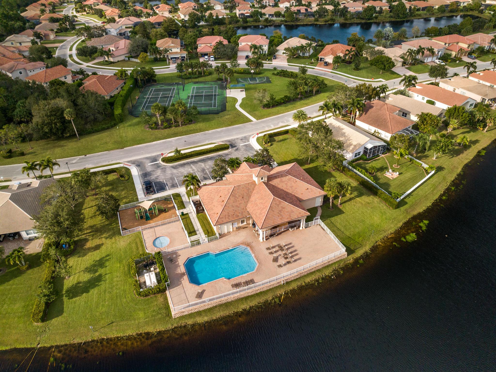 1582 SE Tradition Trace