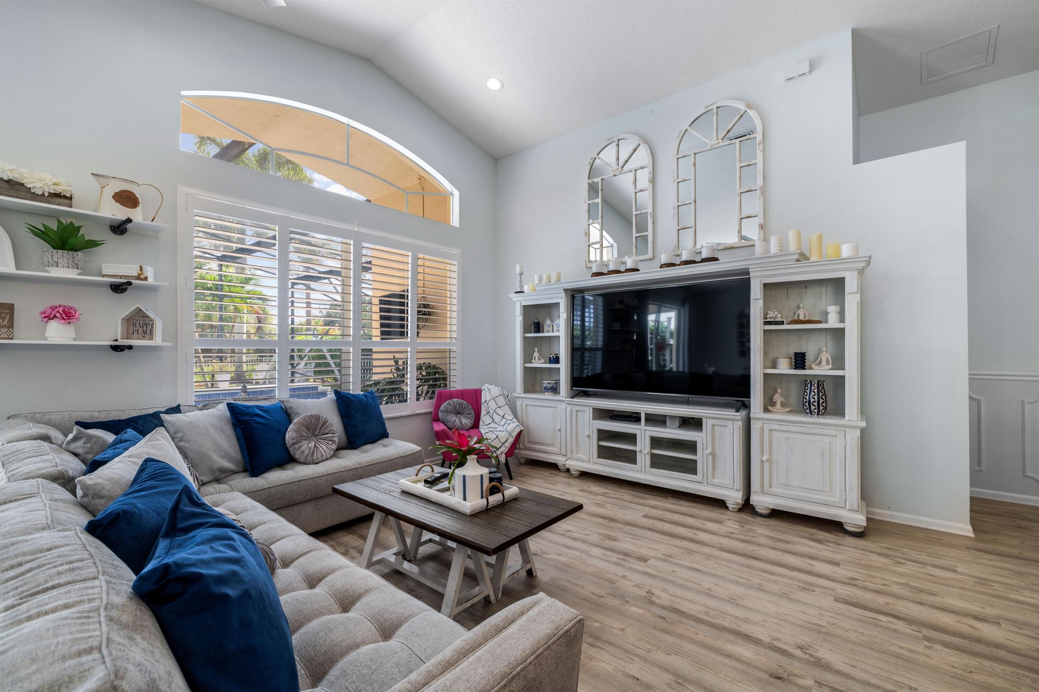 1582 SE Tradition Trace