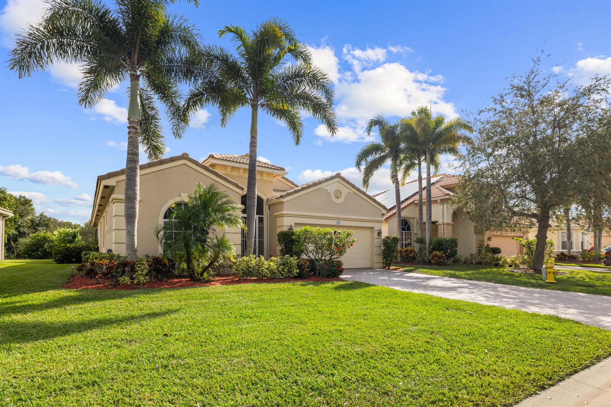 1582 SE Tradition Trace