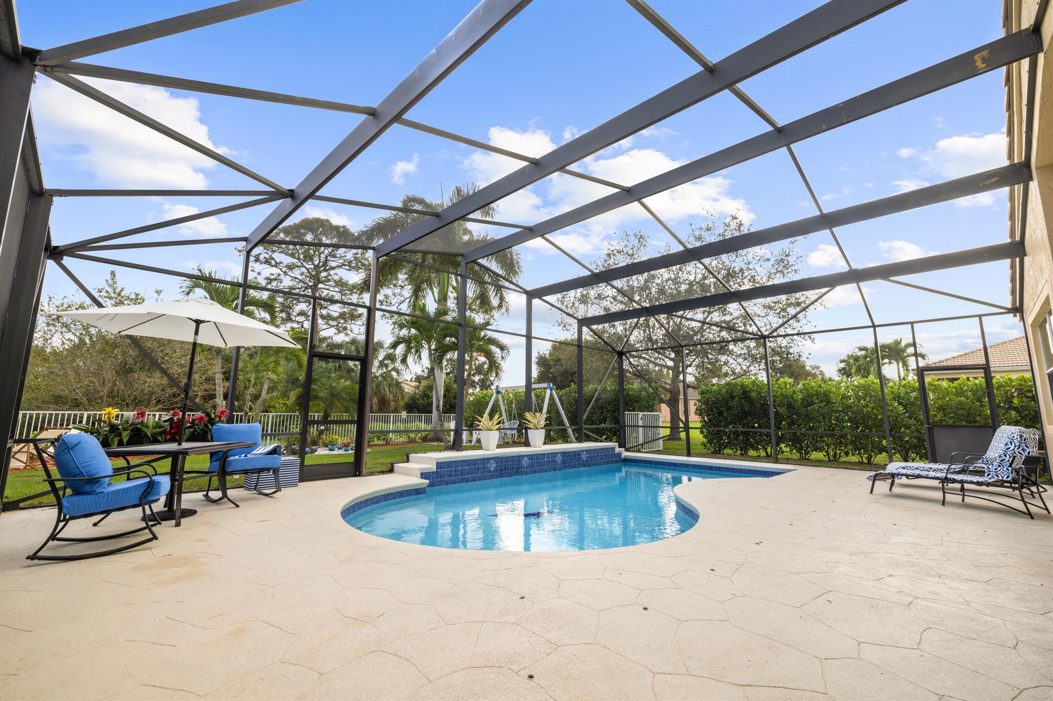 1582 SE Tradition Trace