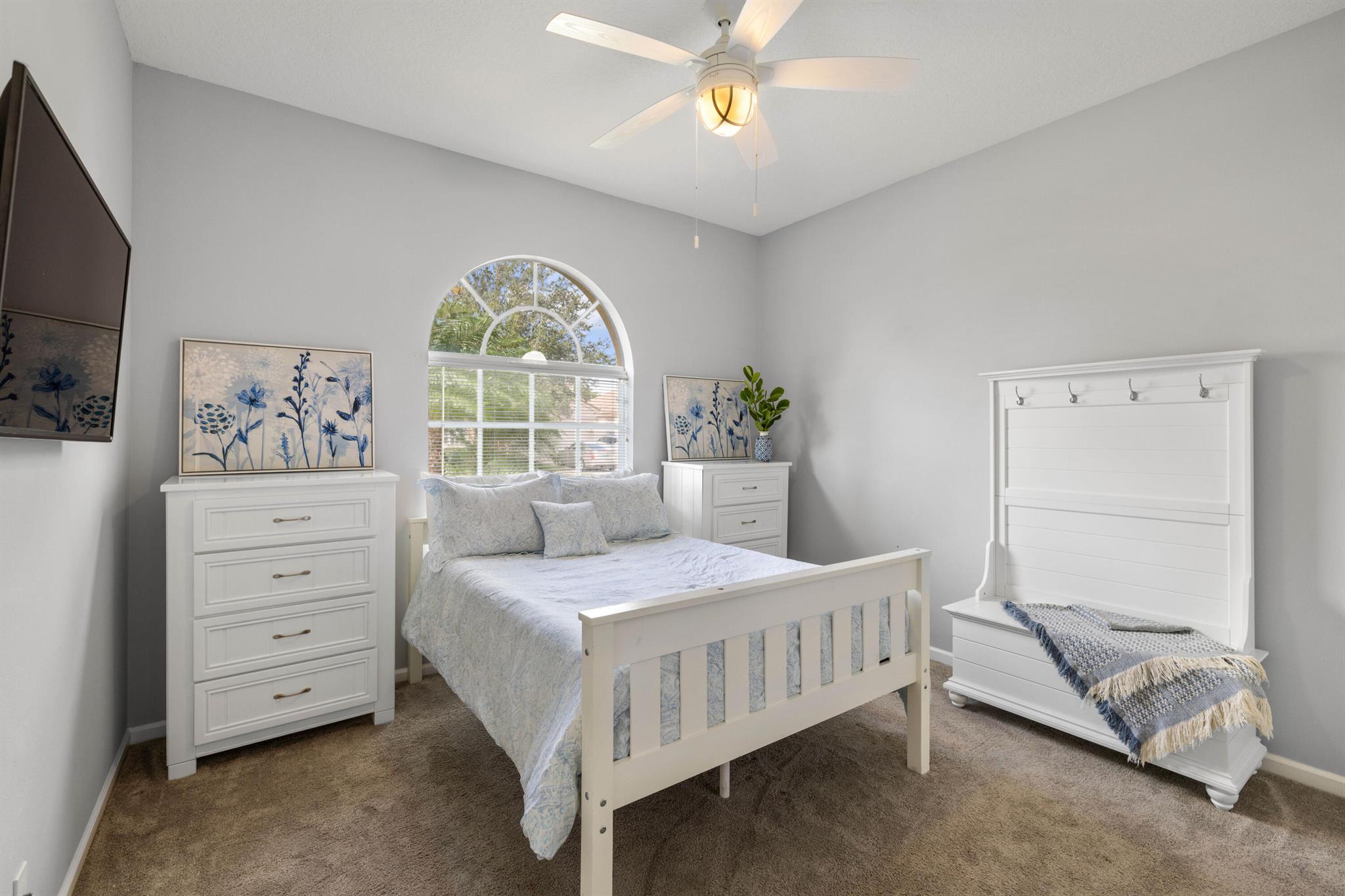 1582 SE Tradition Trace