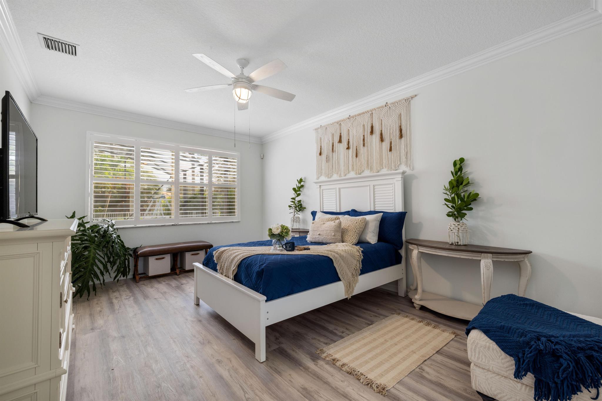 1582 SE Tradition Trace