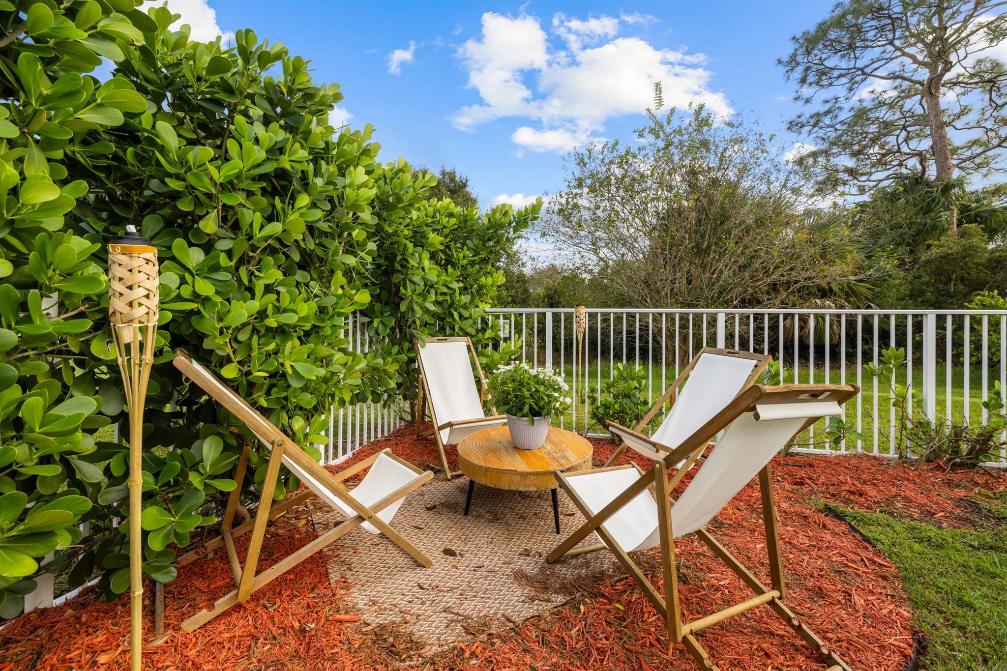 1582 SE Tradition Trace