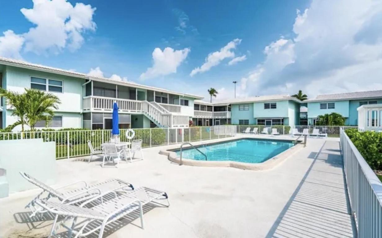 222 N Federal Highway Unit: 214