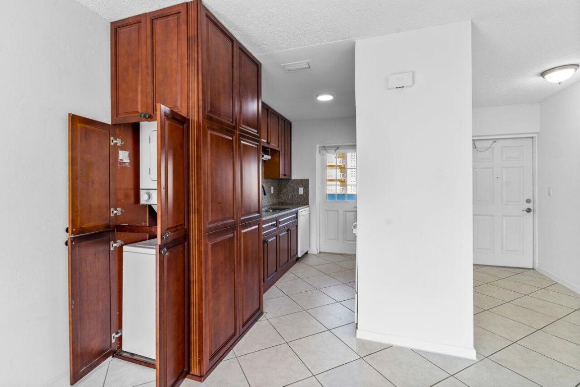 222 N Federal Highway Unit: 214