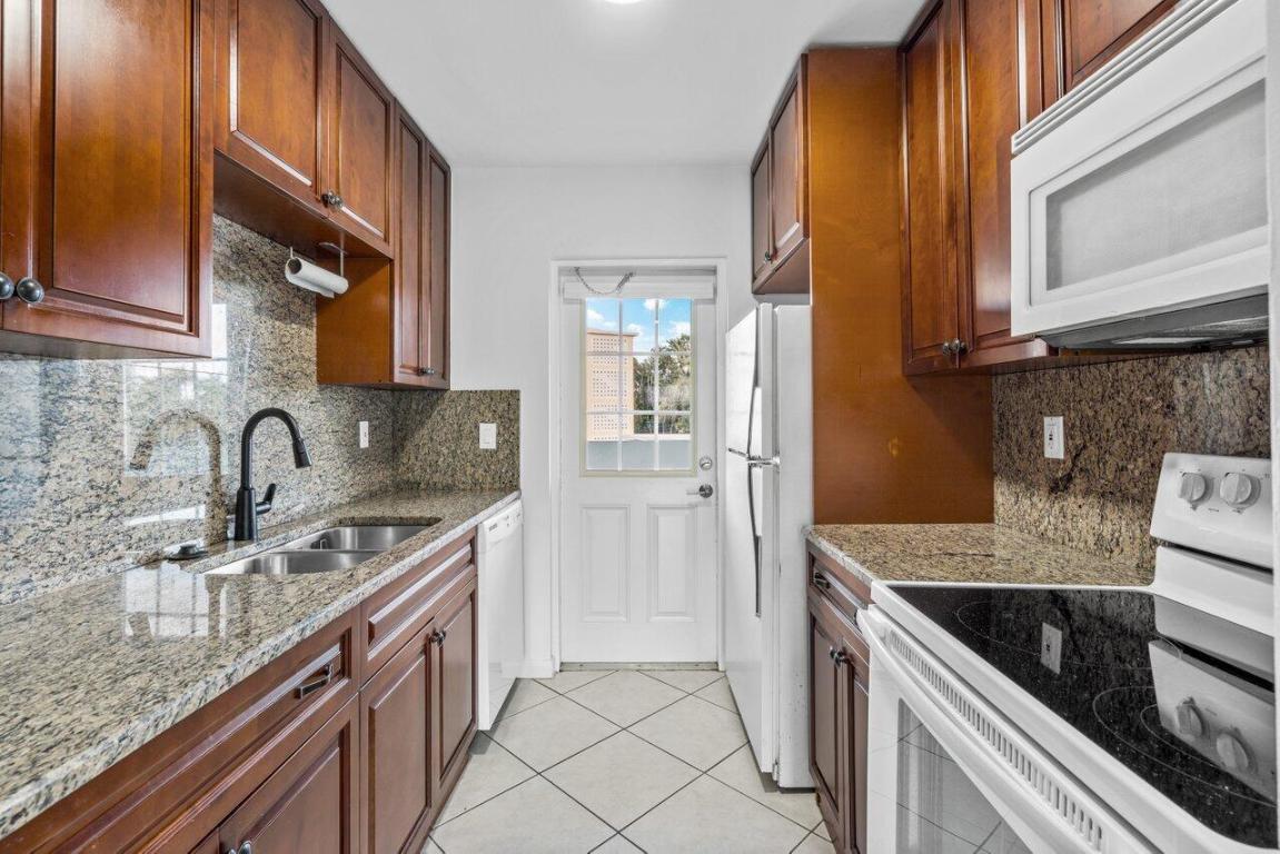 222 N Federal Highway Unit: 214