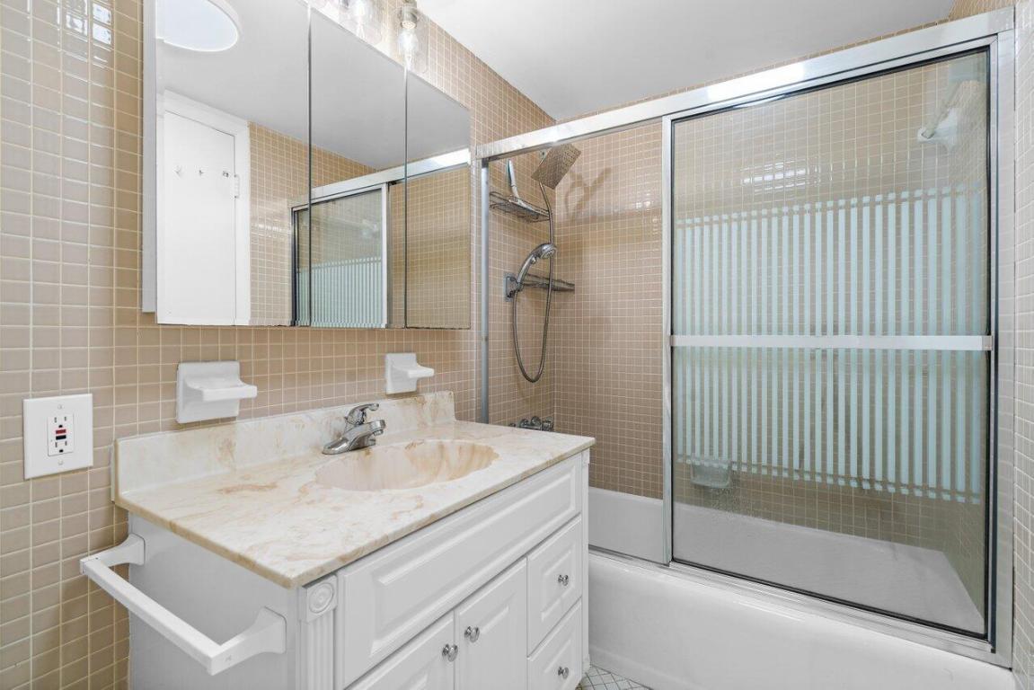 222 N Federal Highway Unit: 214