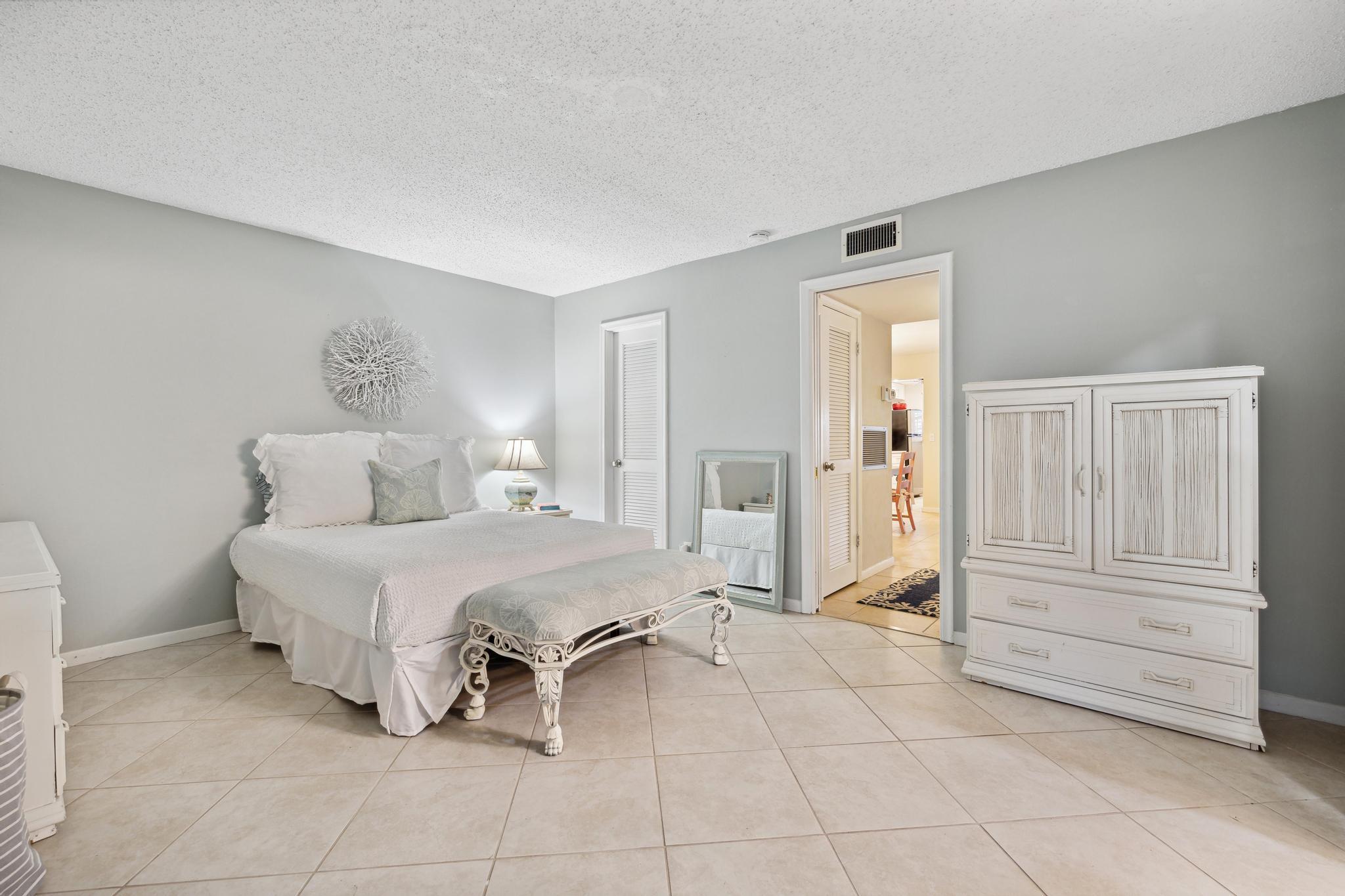 1010 E Circle Terrace B