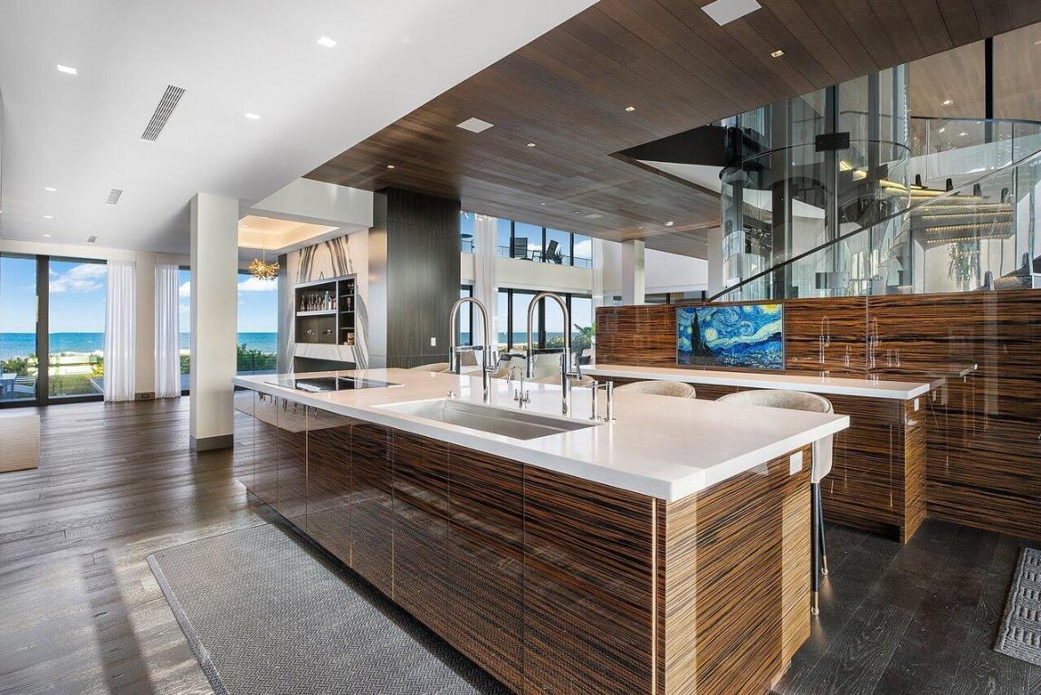 1005 NE Doubloon Drive