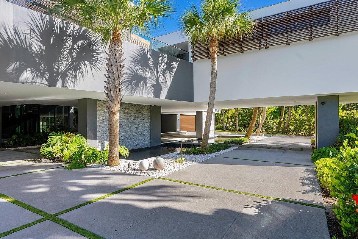 1005 NE Doubloon Drive