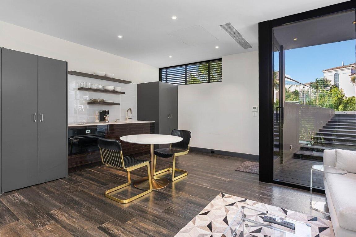 1005 NE Doubloon Drive