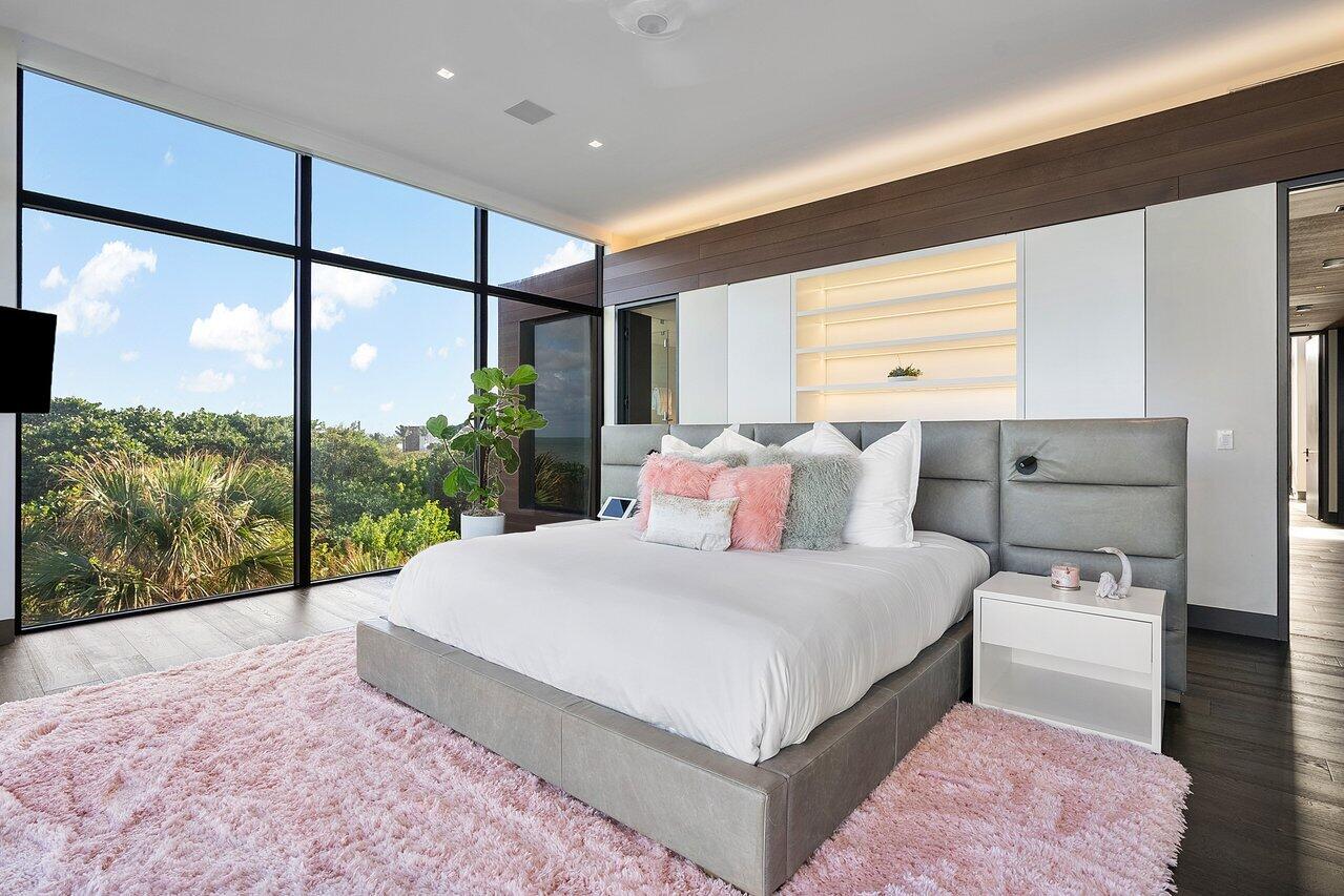 1005 NE Doubloon Drive