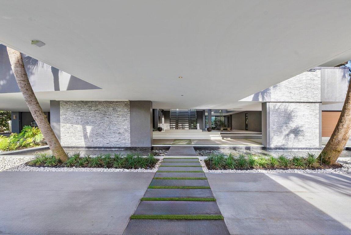 1005 NE Doubloon Drive