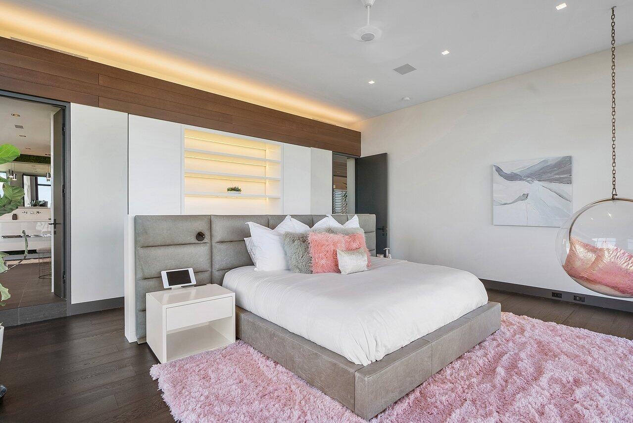 1005 NE Doubloon Drive