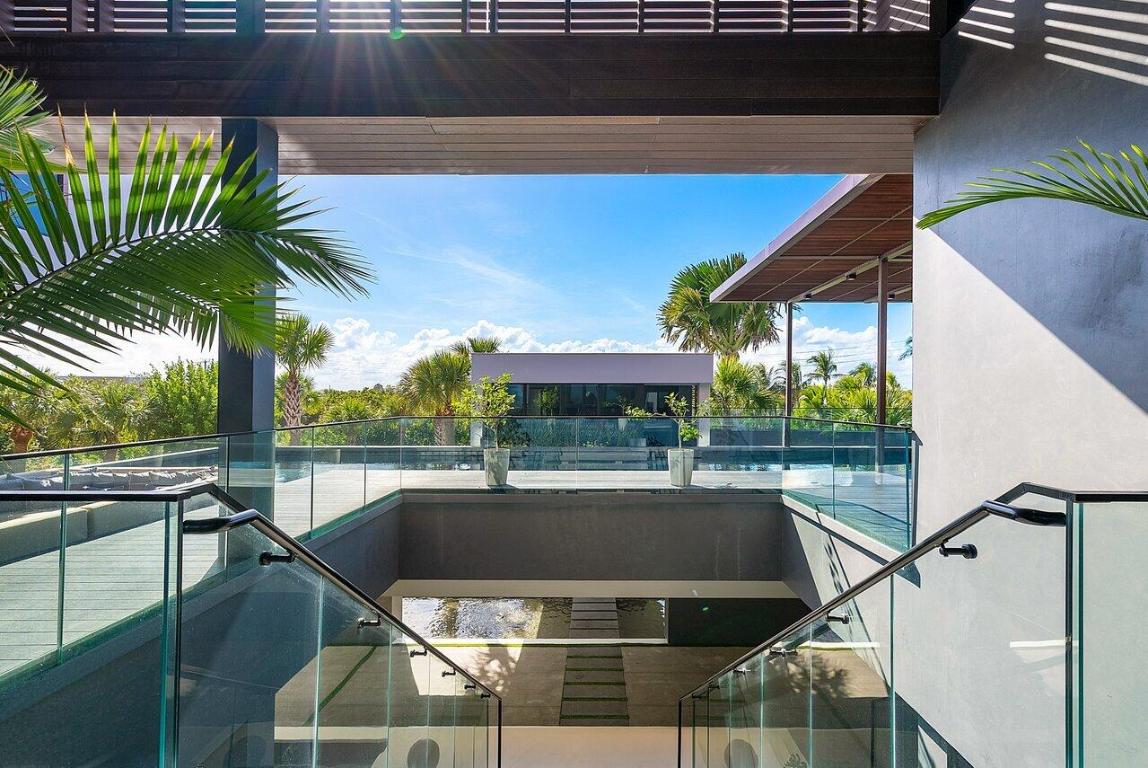 1005 NE Doubloon Drive