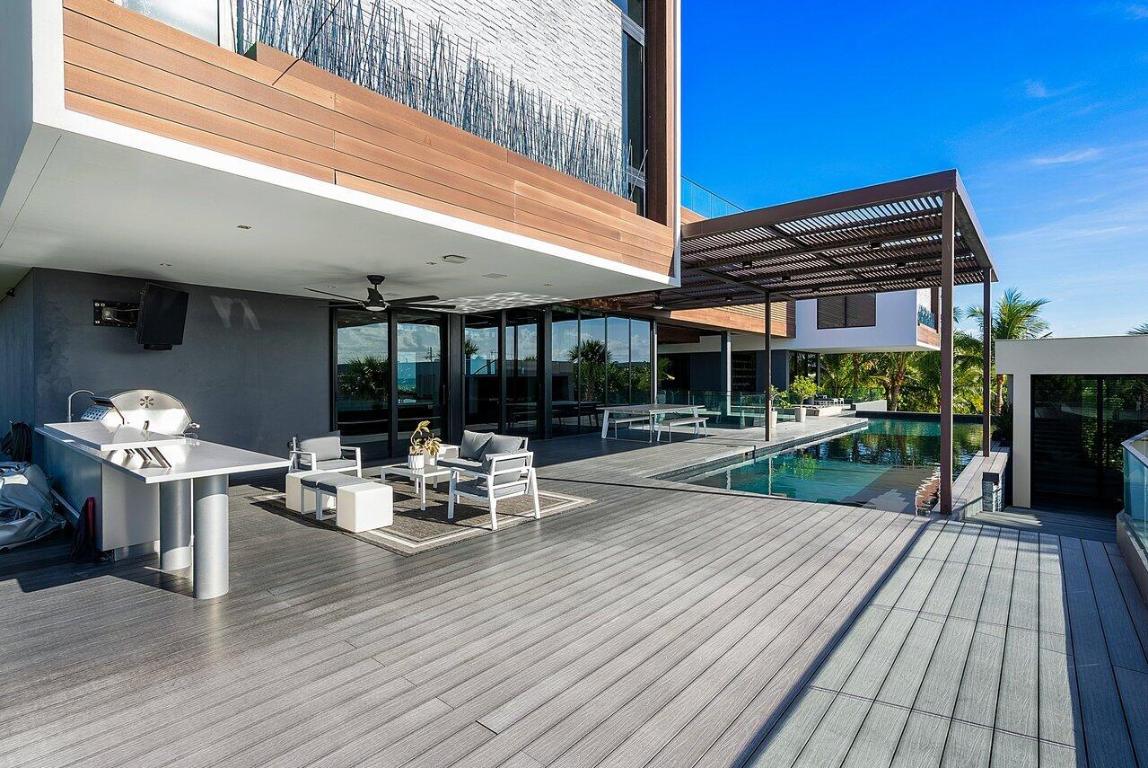 1005 NE Doubloon Drive