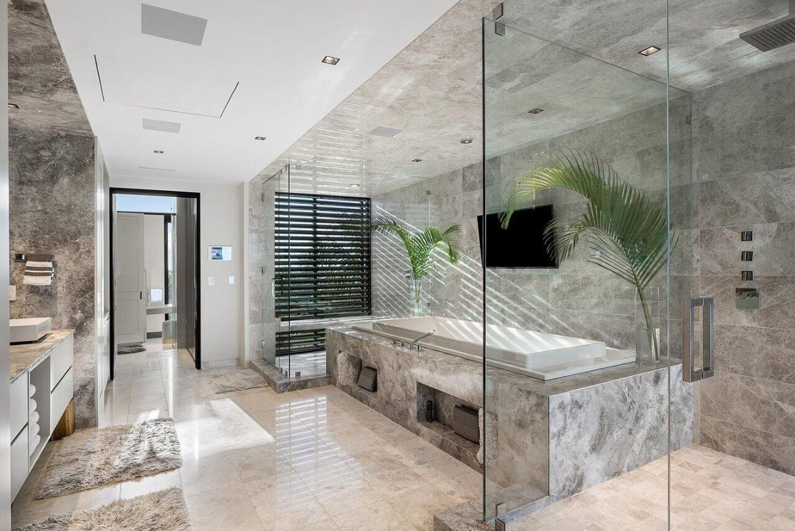 1005 NE Doubloon Drive