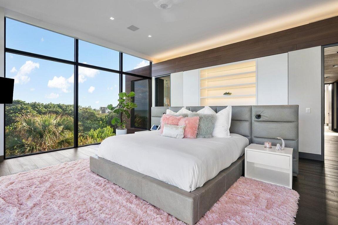 1005 NE Doubloon Drive