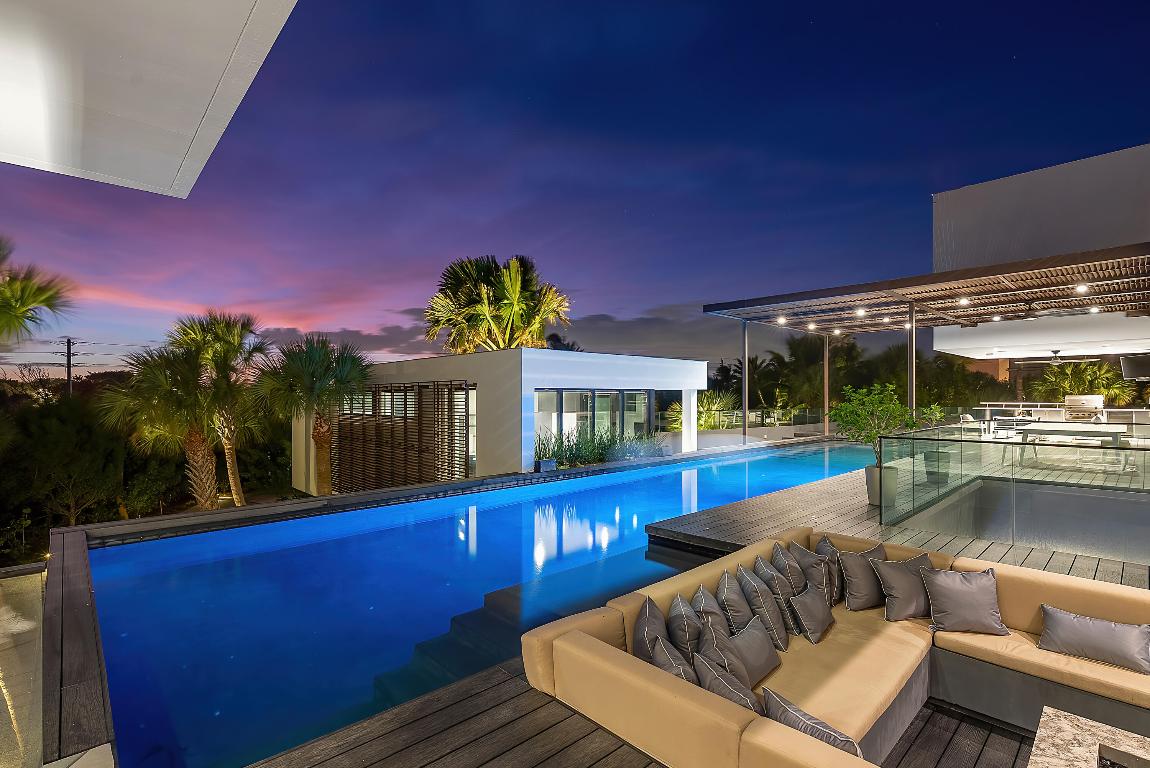 1005 NE Doubloon Drive