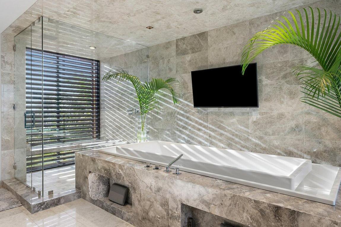 1005 NE Doubloon Drive