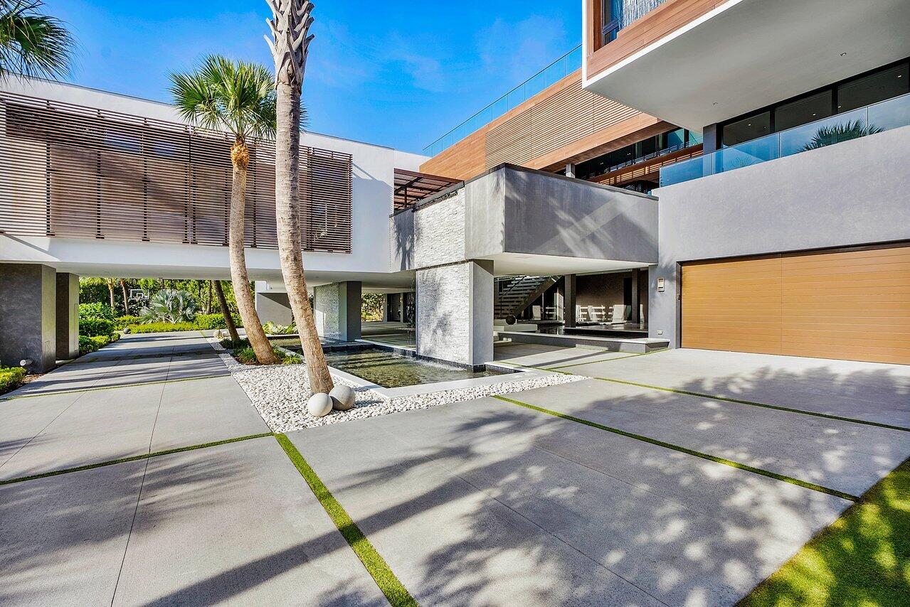 1005 NE Doubloon Drive