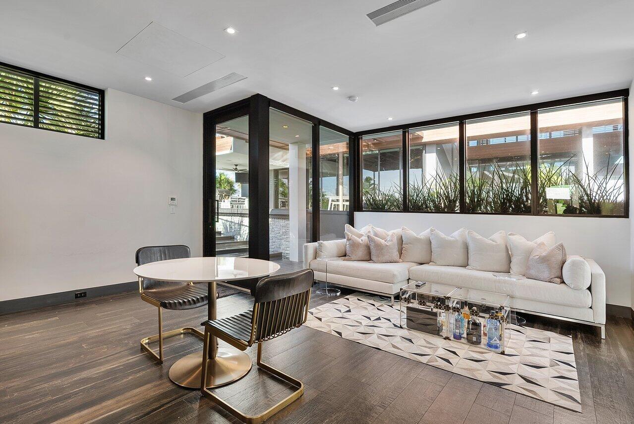 1005 NE Doubloon Drive