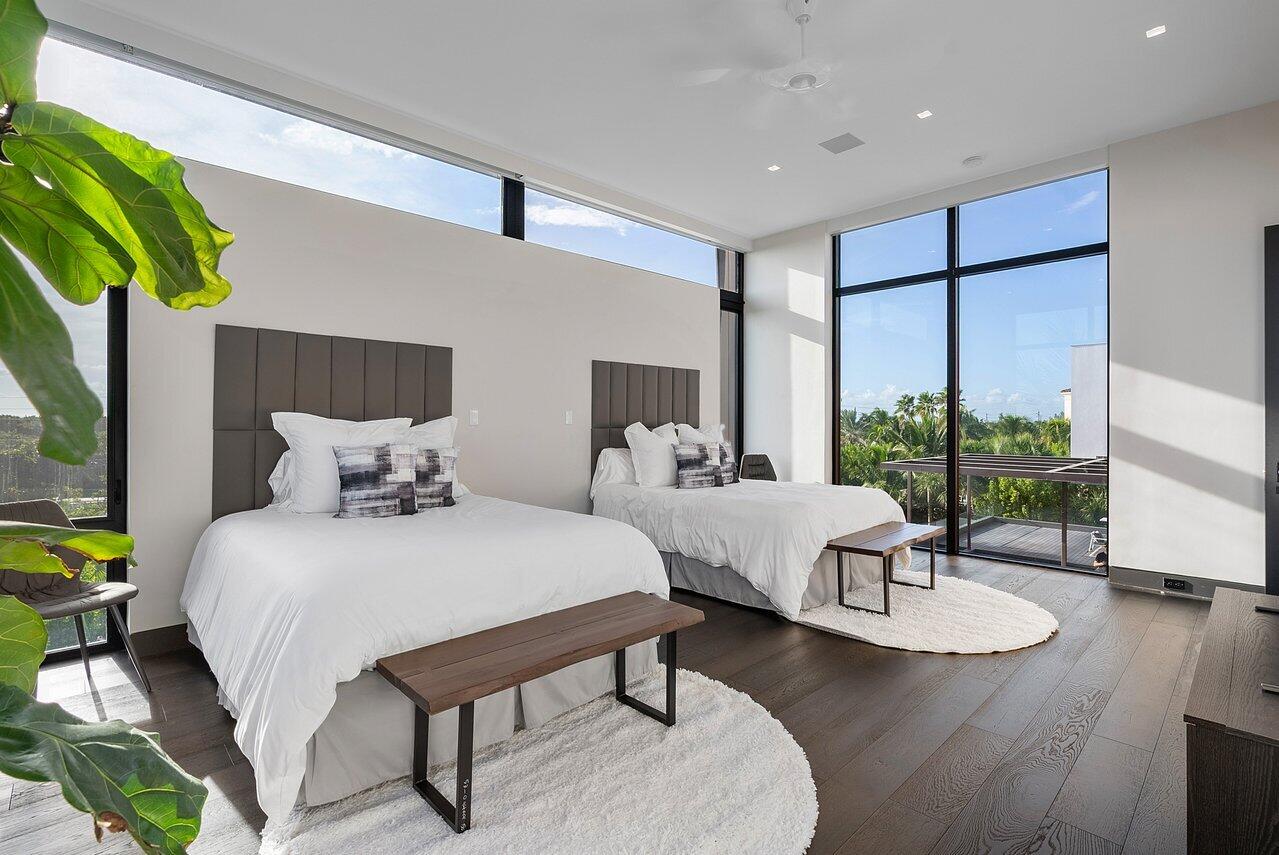 1005 NE Doubloon Drive