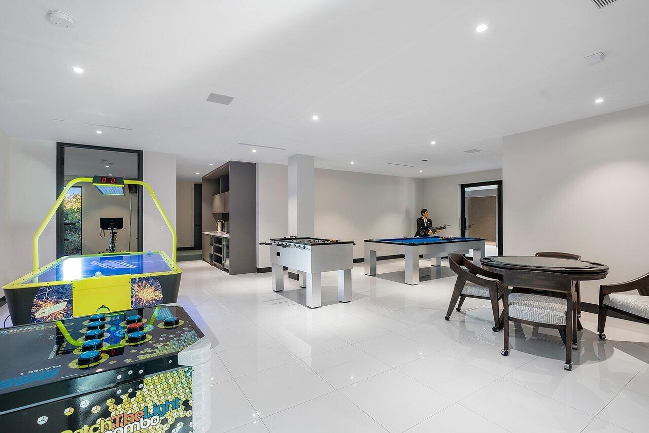 1005 NE Doubloon Drive