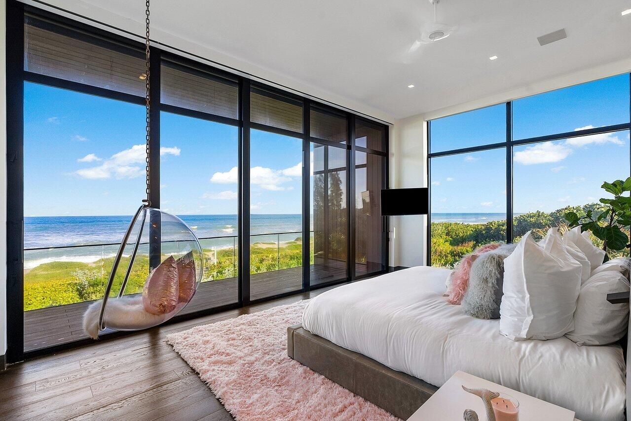 1005 NE Doubloon Drive