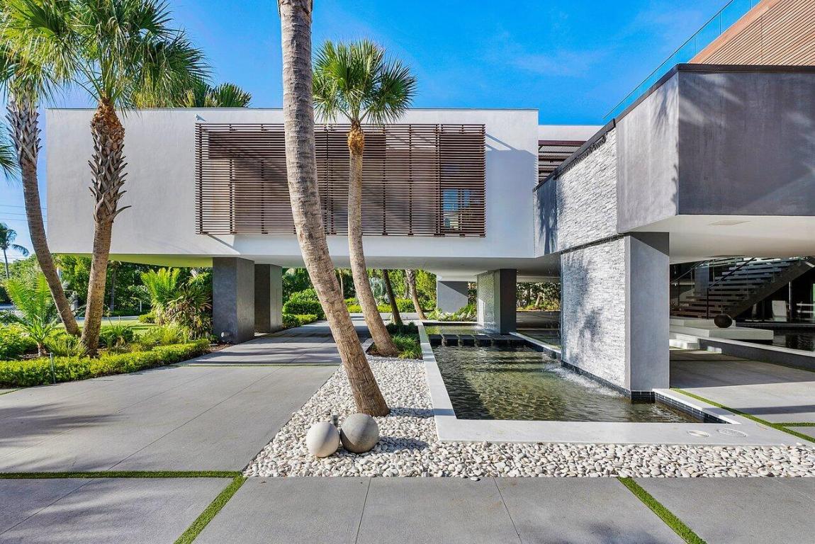 1005 NE Doubloon Drive