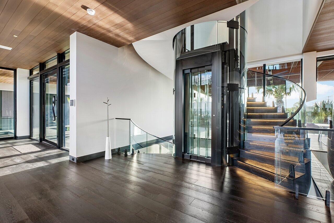 1005 NE Doubloon Drive