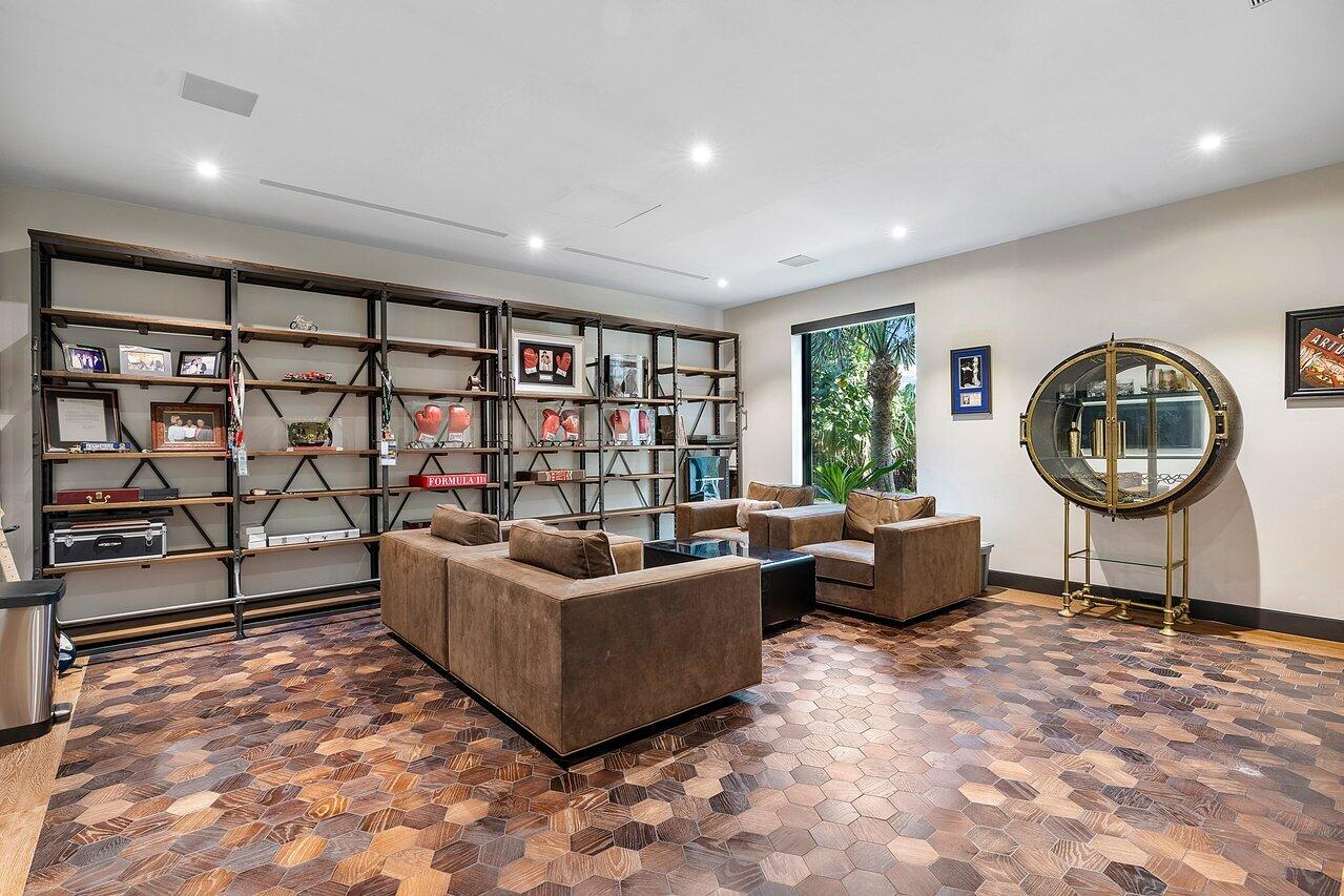 1005 NE Doubloon Drive