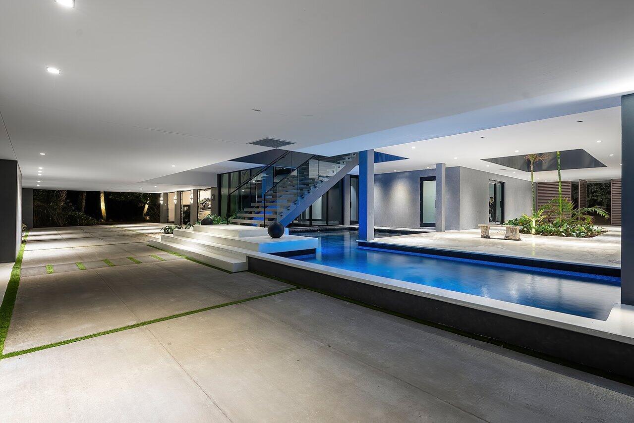 1005 NE Doubloon Drive