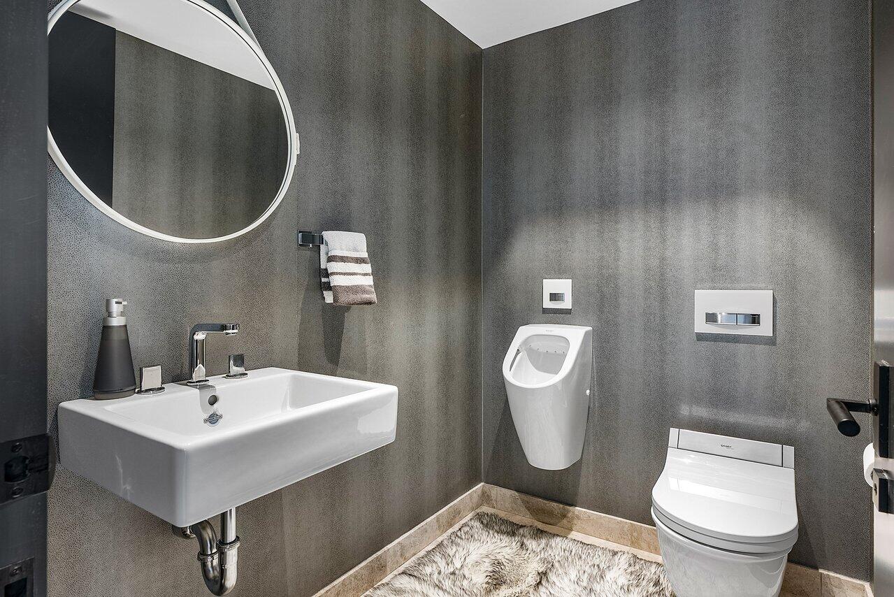 1005 NE Doubloon Drive