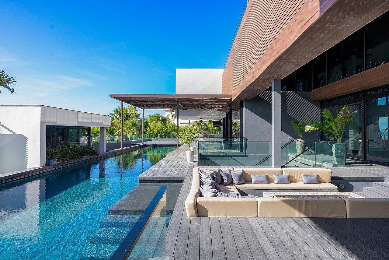 1005 NE Doubloon Drive