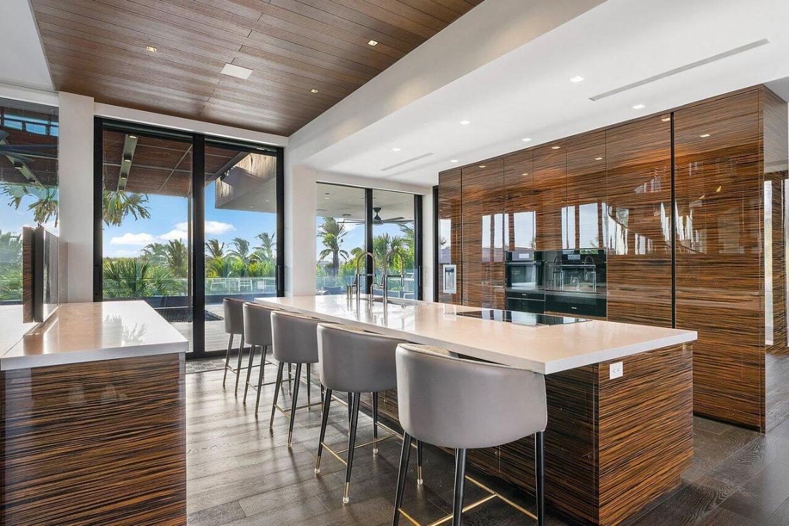 1005 NE Doubloon Drive