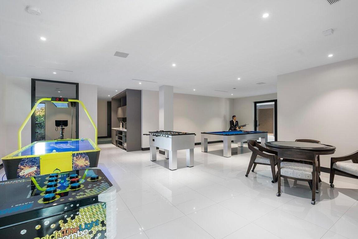 1005 NE Doubloon Drive