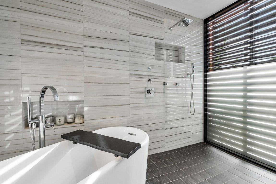 1005 NE Doubloon Drive