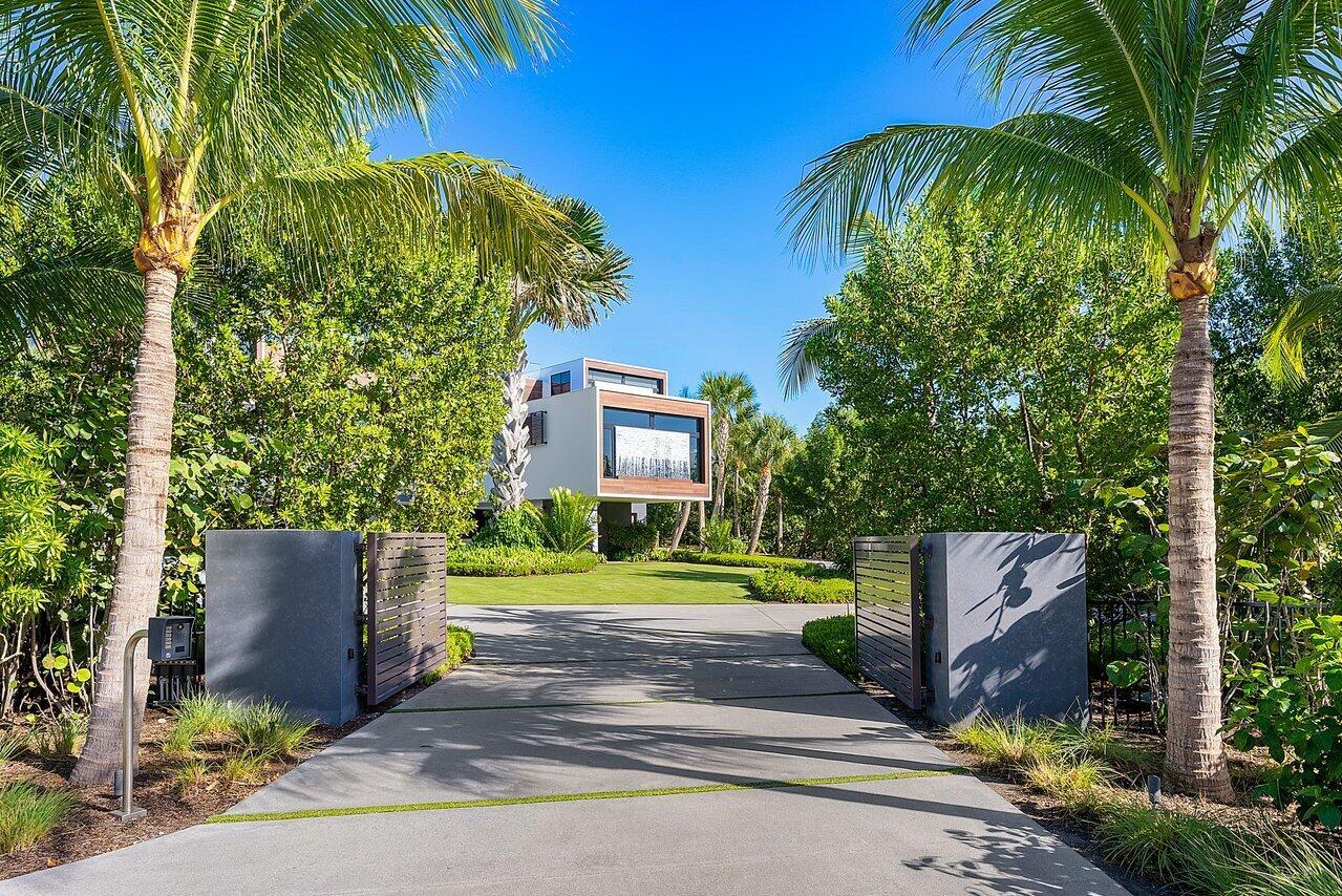 1005 NE Doubloon Drive