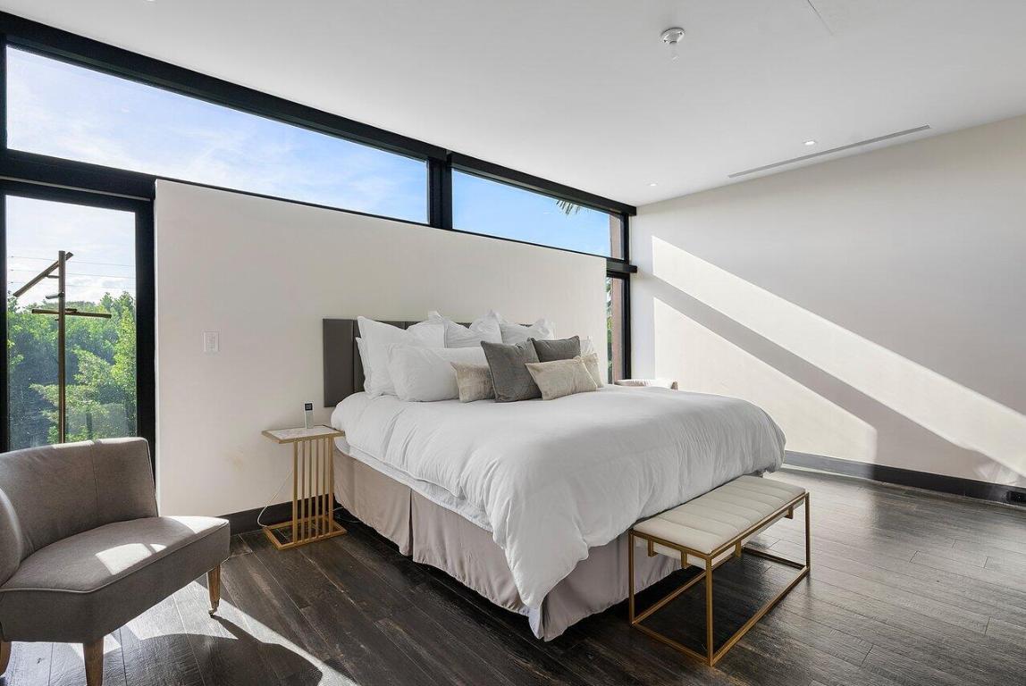 1005 NE Doubloon Drive