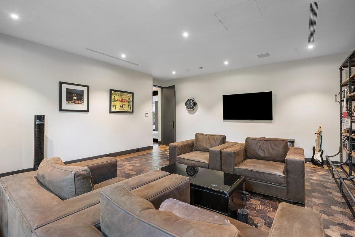 1005 NE Doubloon Drive