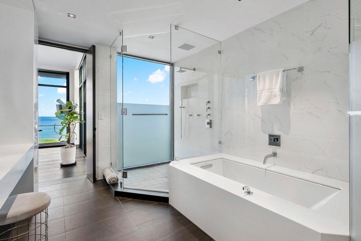 1005 NE Doubloon Drive