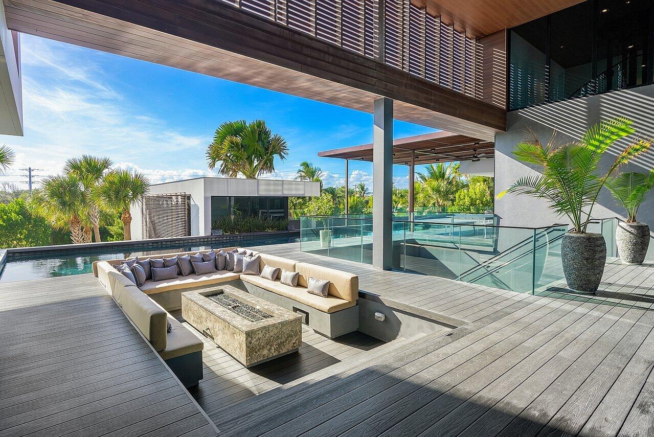 1005 NE Doubloon Drive