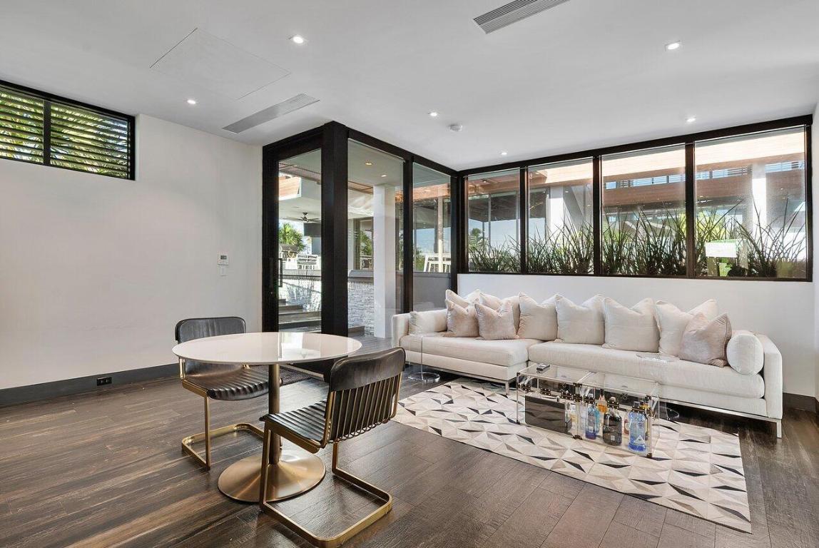 1005 NE Doubloon Drive